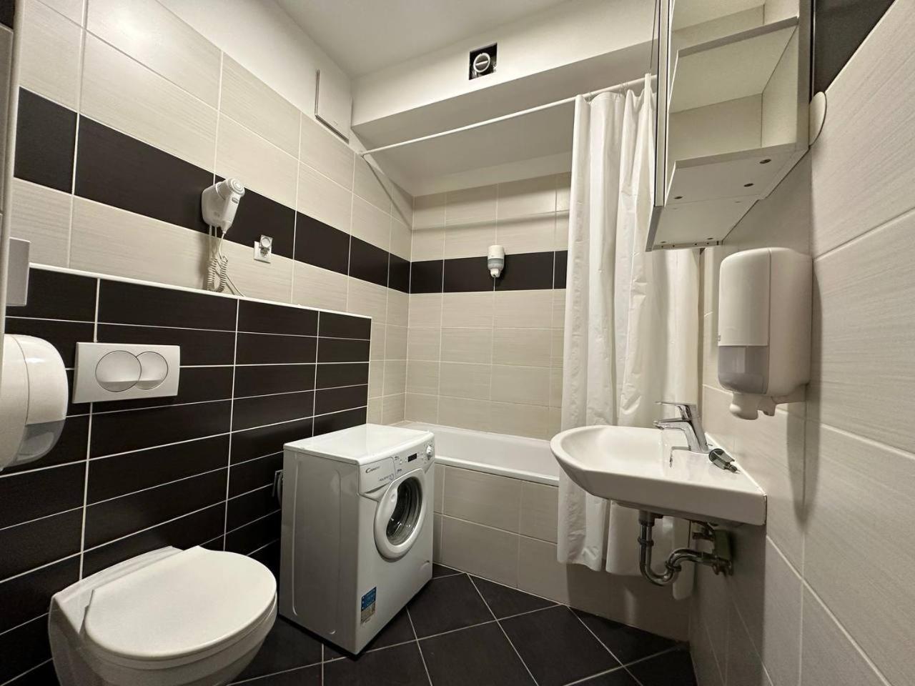 Sun Resort Residential Suite-Free Parking Garage Same Building Budapest Exterior photo