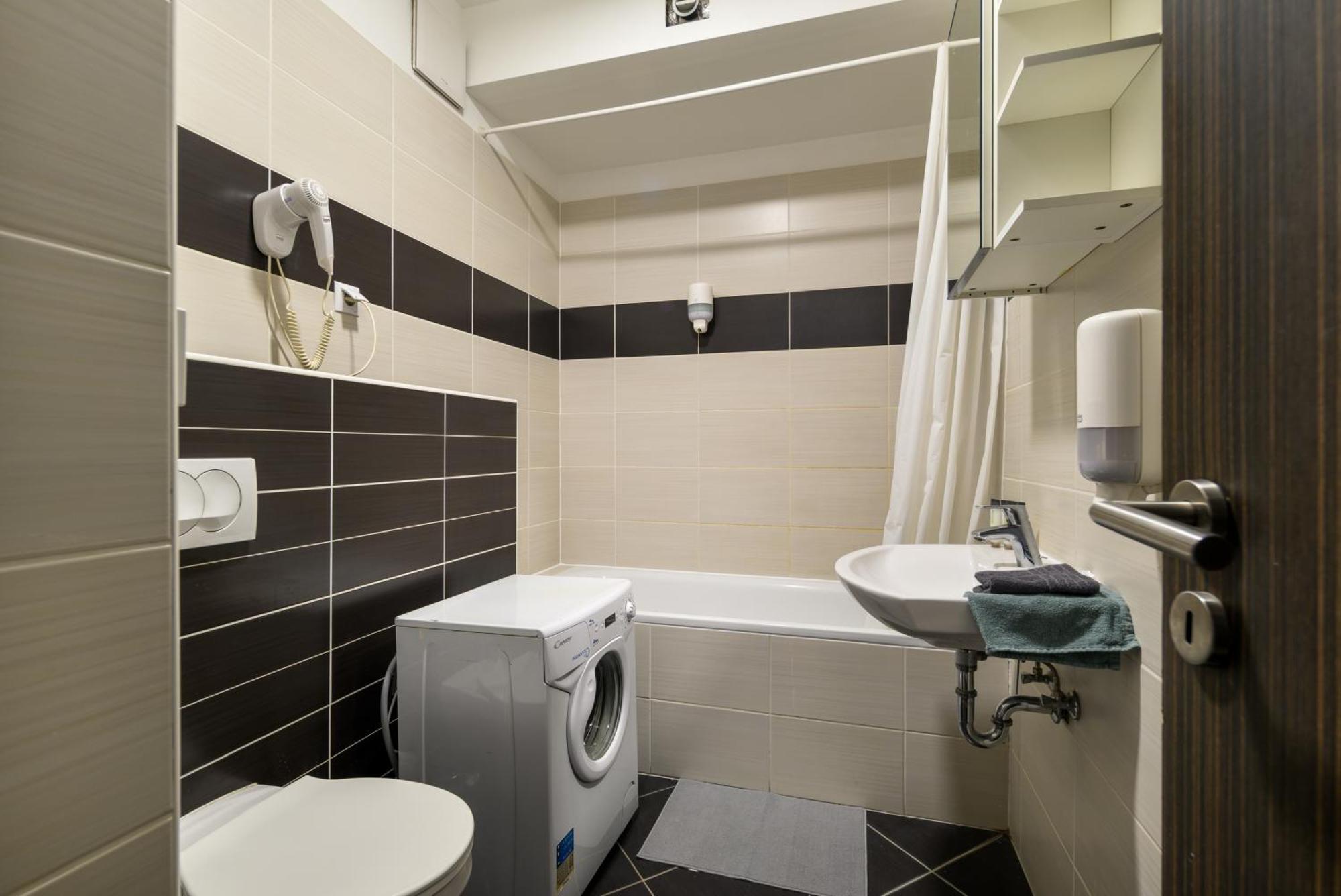 Sun Resort Residential Suite-Free Parking Garage Same Building Budapest Exterior photo